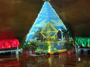 pyramidaltar.jpg